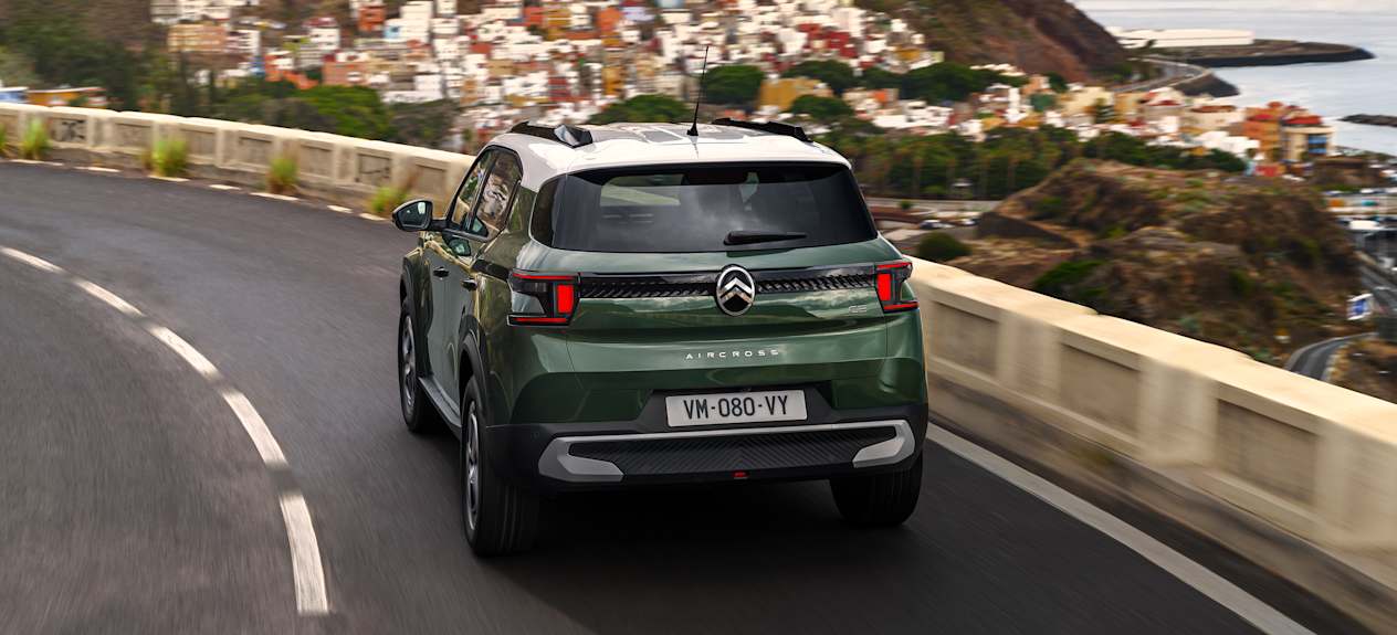 Citroën C3 Aircross 2024 : face arrière sur route