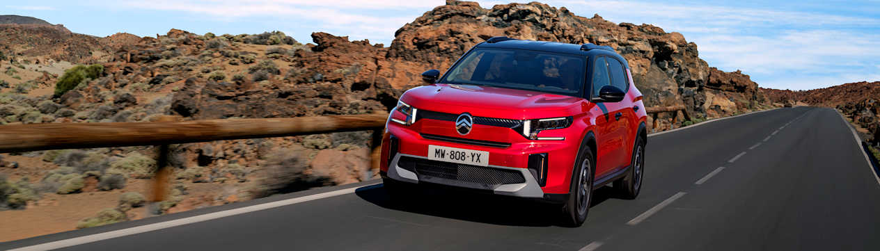 Citroën C3 Aircross 2024 : vue trois quarts avant gauche sur route