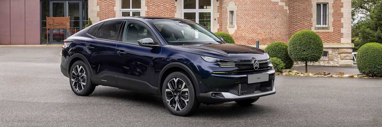 Citroën C4X 2025 : trois quarts avant droit statique
