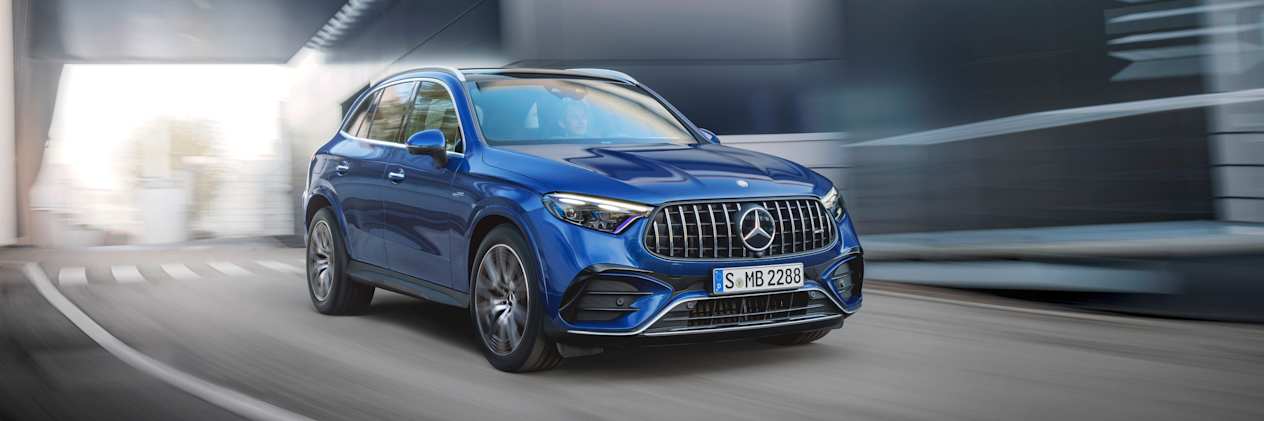 Mercedes GLC 43 AMG 2023 : trois quarts avant droit sur route