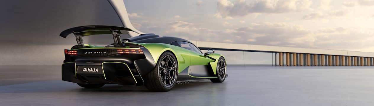 Aston Martin Valhalla 2025 : trois quarts arrière droit avec aileron déployé