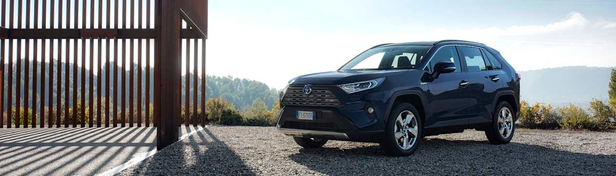 Toyota RAV4 Hybride : trois quarts avant gauche statique