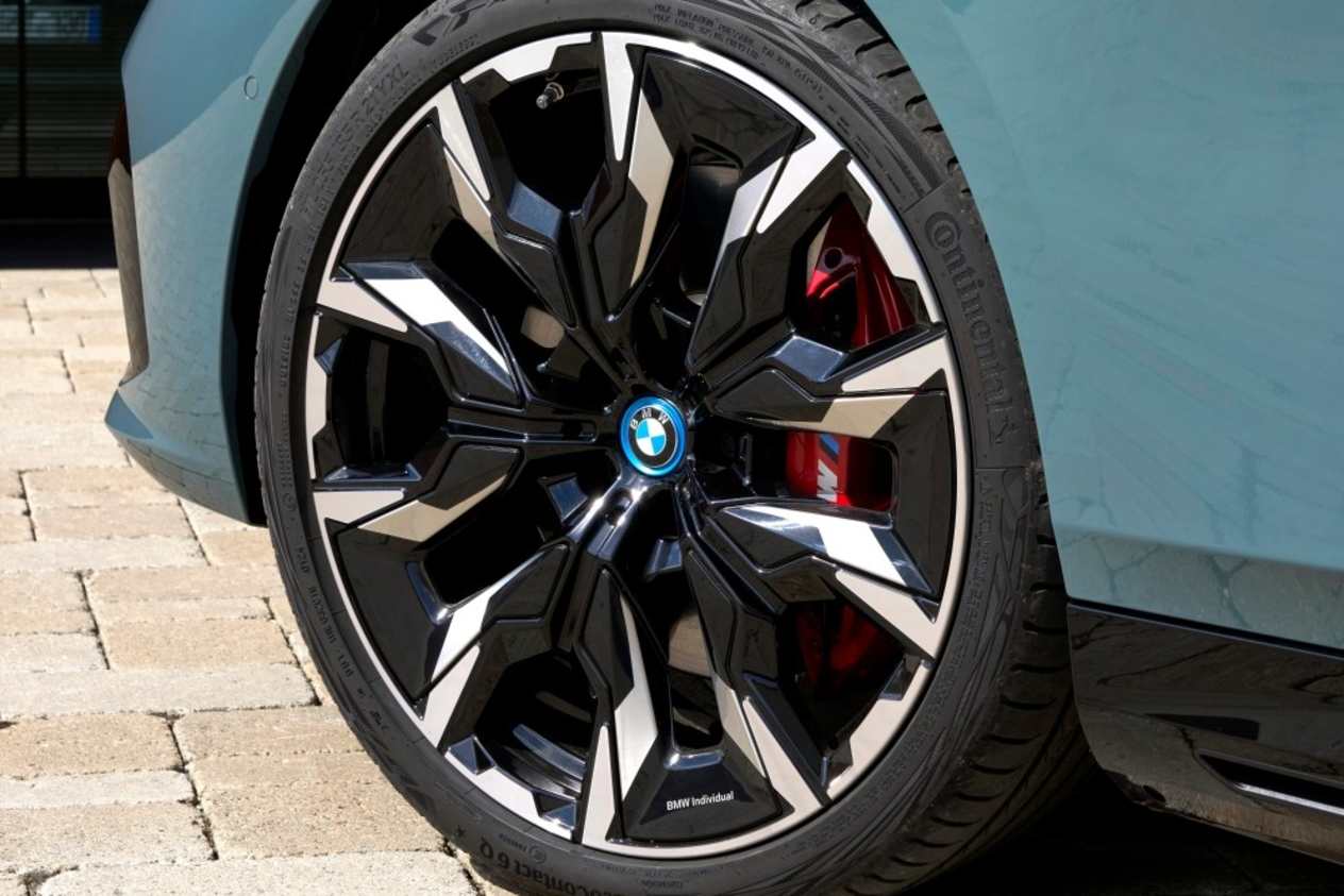 bmw i5 touring alloys