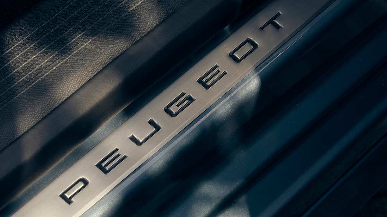 Peugeot 308 sw 2025 : inscription seuil de porte