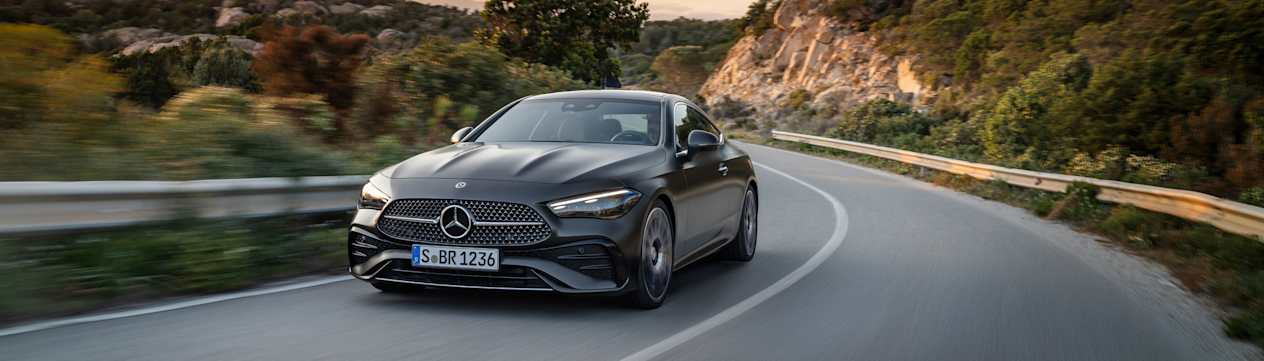 Mercedes CLE Coupé 2023 : trois quarts avant gauche sur route