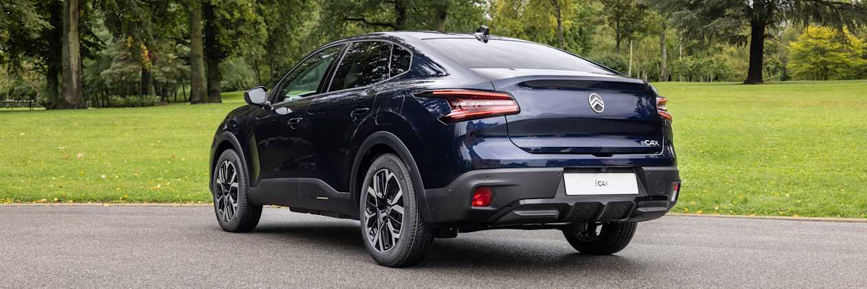 Citroën C4X 2025 : trois quarts arrière gauche statique