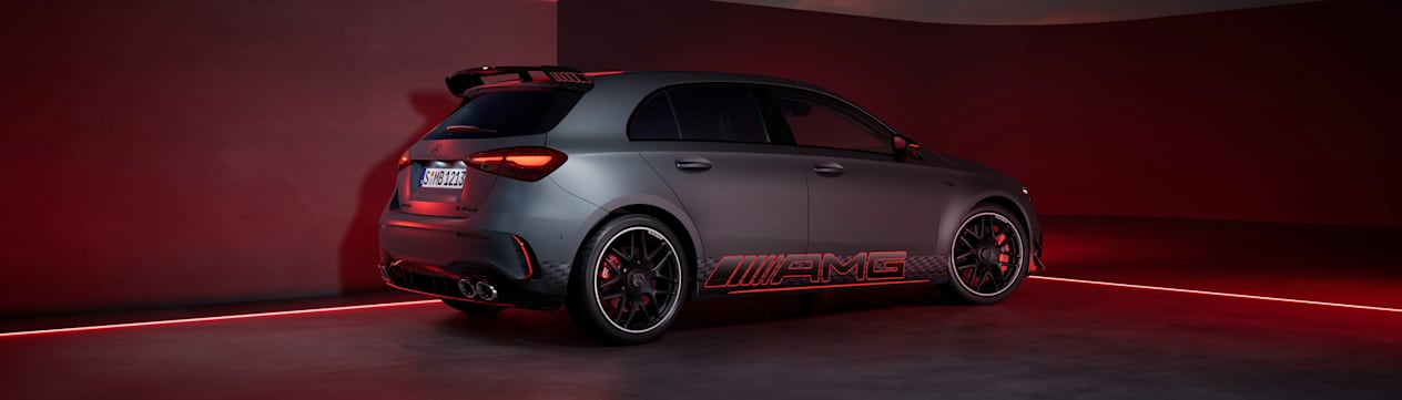 Classe A Mercedes-AMG A 45 S 2023 : trois quarts arrière gauche