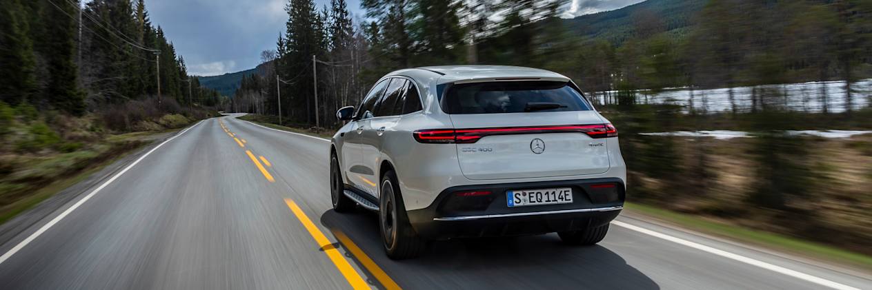 Mercedes EQC : trois quarts arrière gauche sur route
