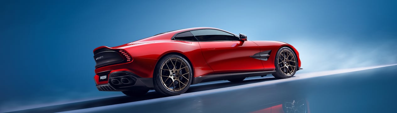 Aston Martin Vanquish 2024 : trois quarts arrière droit statique