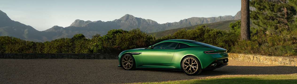 Aston Martin DB12 profil gauche statique