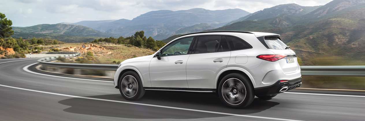 Mercedes-Benz GLC 2022 : trois quarts arrière gauche sur route