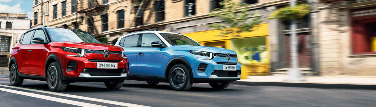 Citroën C3 2024 : versions rouge et bleue dans la rue