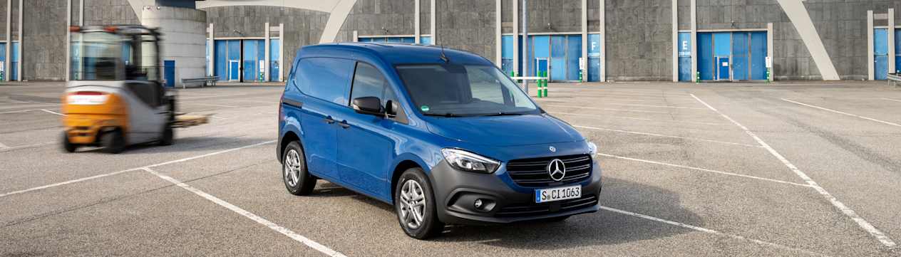Mercedes-Benz Citan 2021 bleu 3 quarts avant devant entrepôt