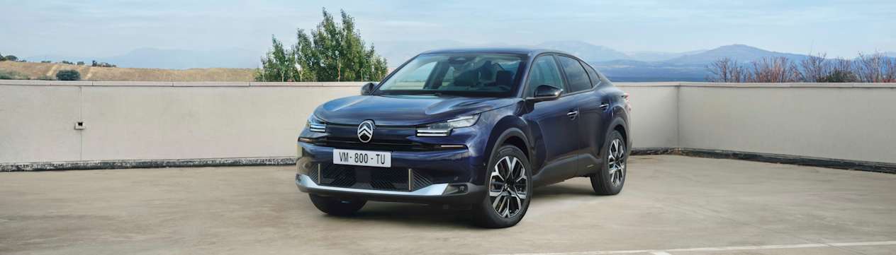 Citroën C4X 2025 : trois quarts avant gauche statique