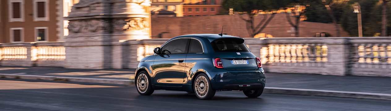 Fiat 500 500e électrique berline la Prima arrière à Rome