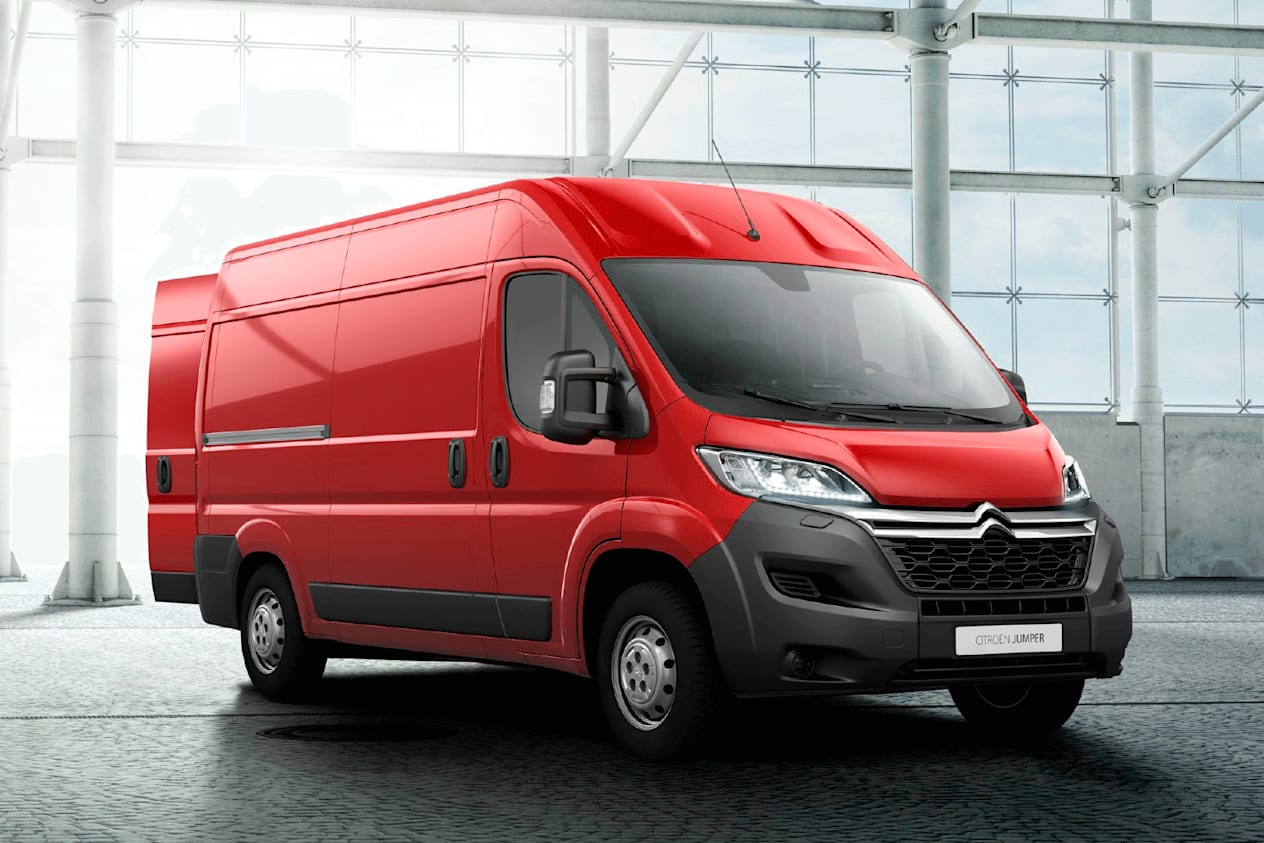 Citroën Jumper : trois quarts avant droit statique avec portes arrière ouvertes