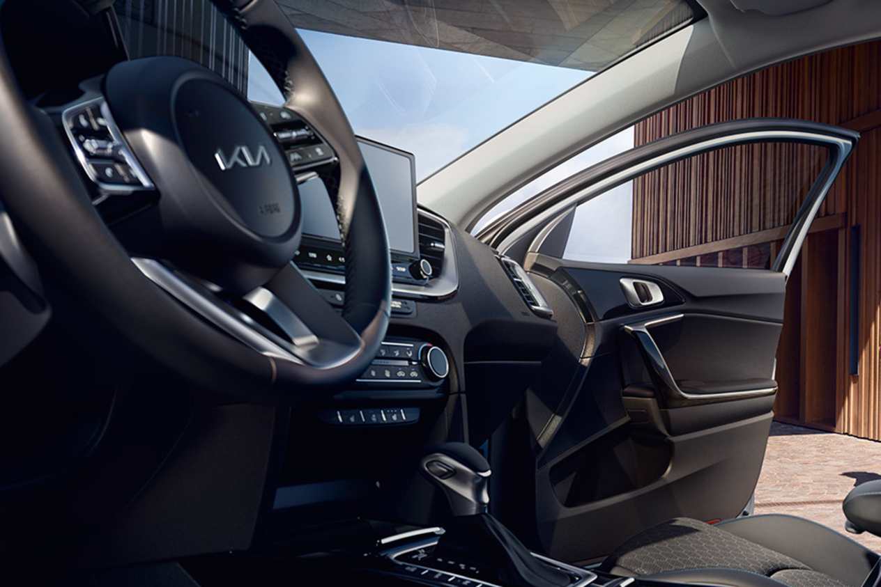Kia Ceed 2021 : intérieur porte ouverte