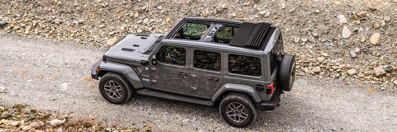 Jeep Wrangler 4xe Sahara 2022 : vue plongeante off-road