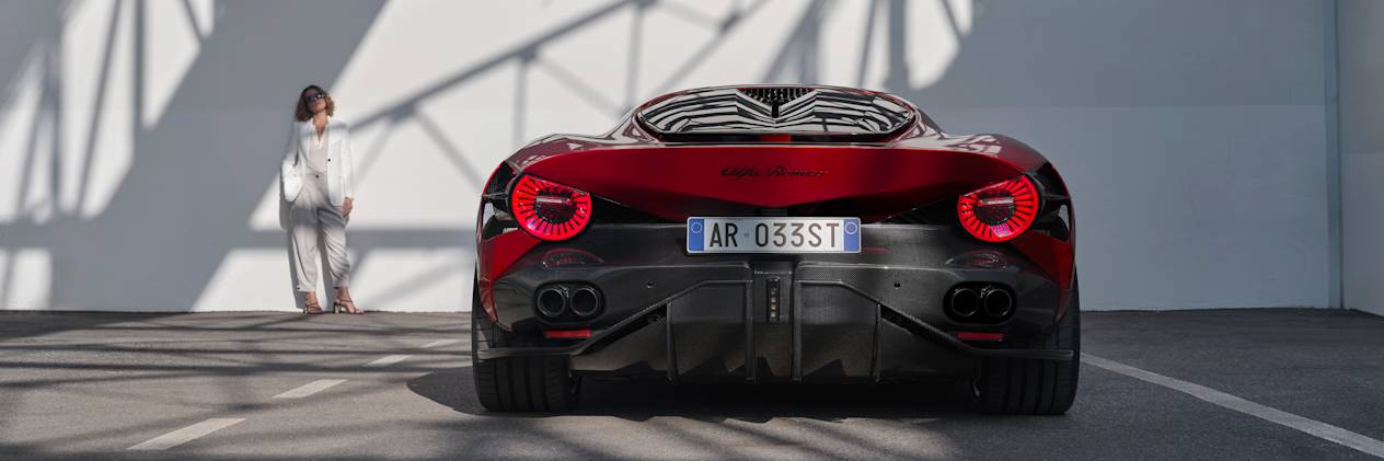 Alfa Romeo 33 Stradale 2023 : face arrière statique