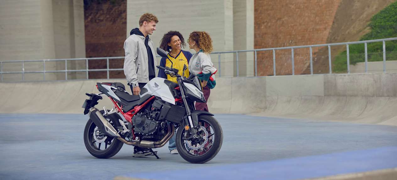 Honda CB750 Hornet 2025 : avec pilotes