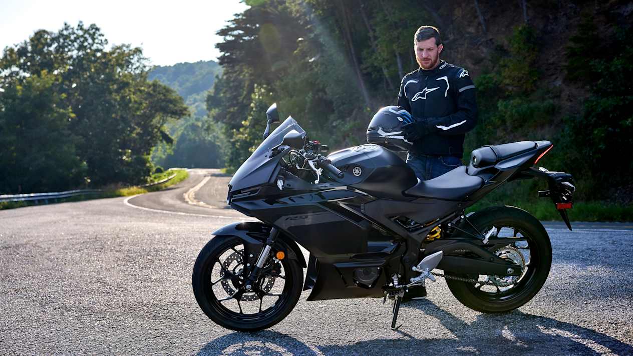 Yamaha R3 2025 :profil 