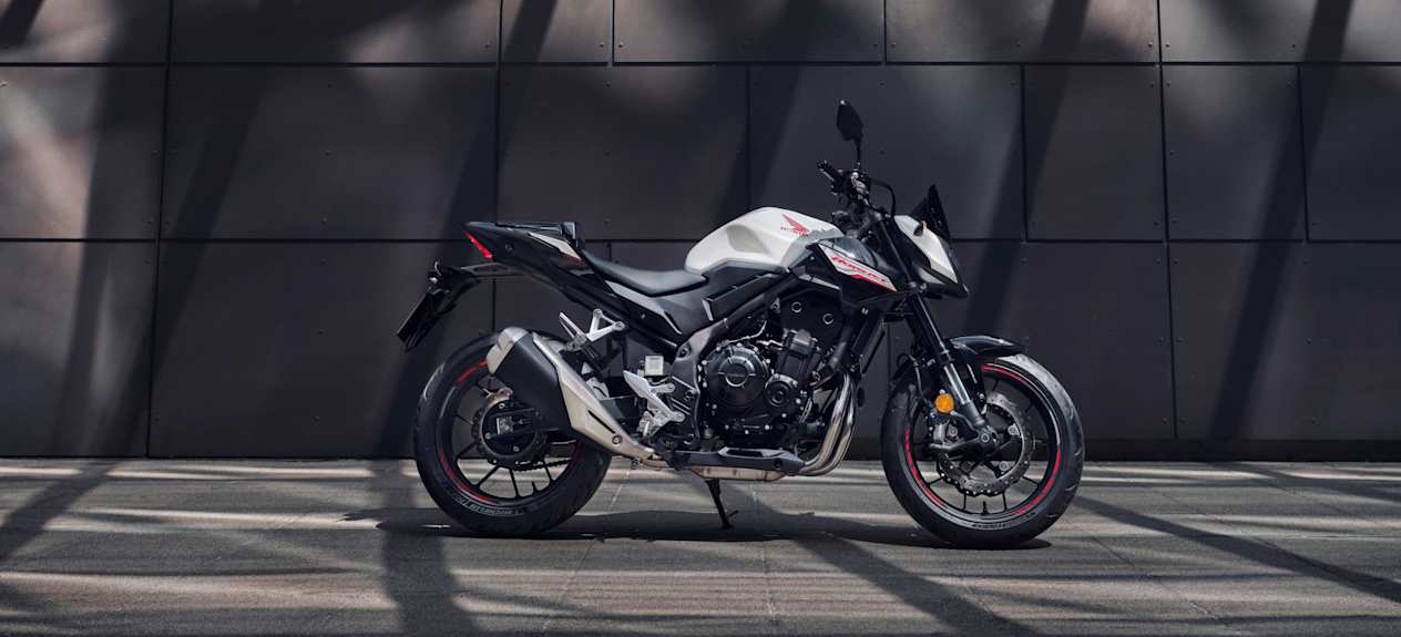 Honda CB500 Hornet 2024 : profil droit statique