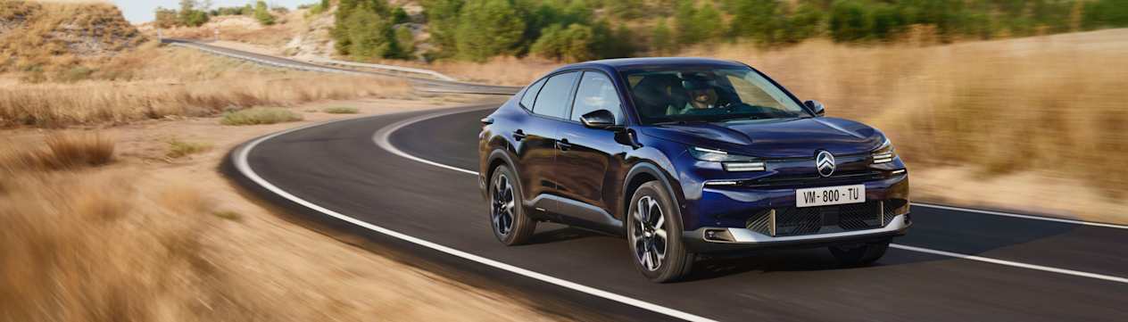Citroën C4X 2025 : tois quarts avant droit sur route