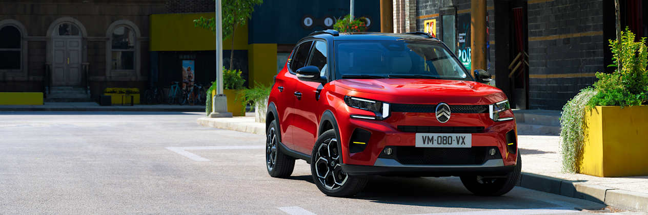 Citroën C3 2024 rouge : face avant statique dans la rue