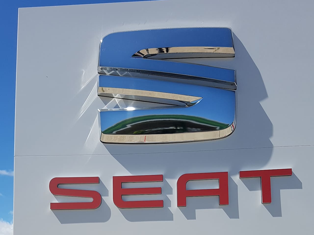 Snows SEAT proudly congratulates the success of not one, but two employees!