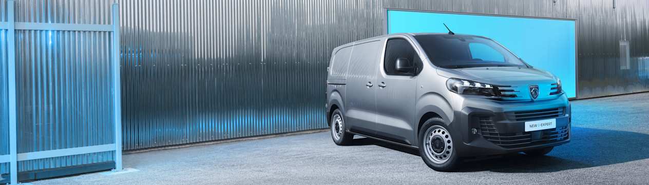Peugeot Expert 2024 : trois quarts avant droit statique