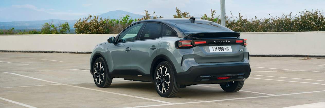 Citroën C4 2025 : trois quarts arrière gauche statique