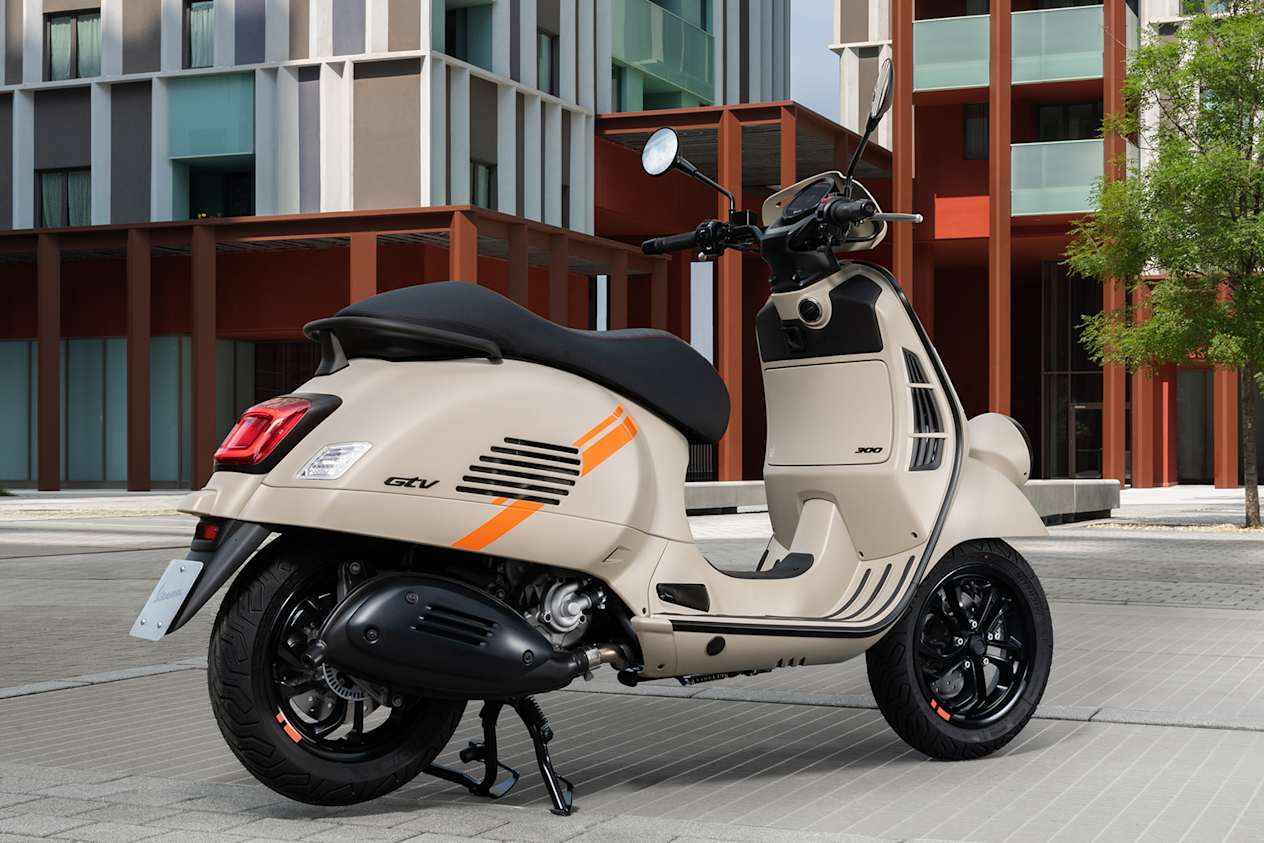 Vespa GTV 3/4 arrière