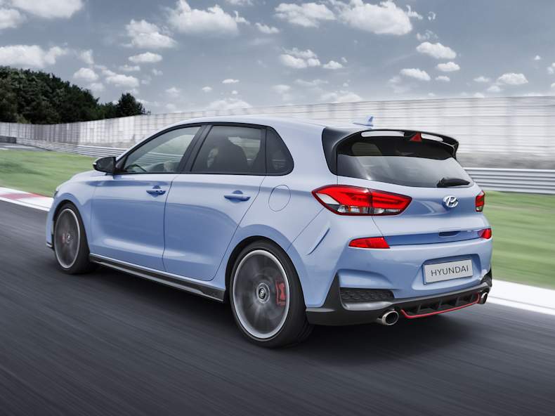 hyundai i30 n wins first place award at uk car of the year awards smiths hyundai