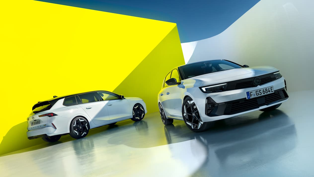 Opel Astra et Astra Sports Tourer GSe (2022) : Trois quart avant et trois quart arrière