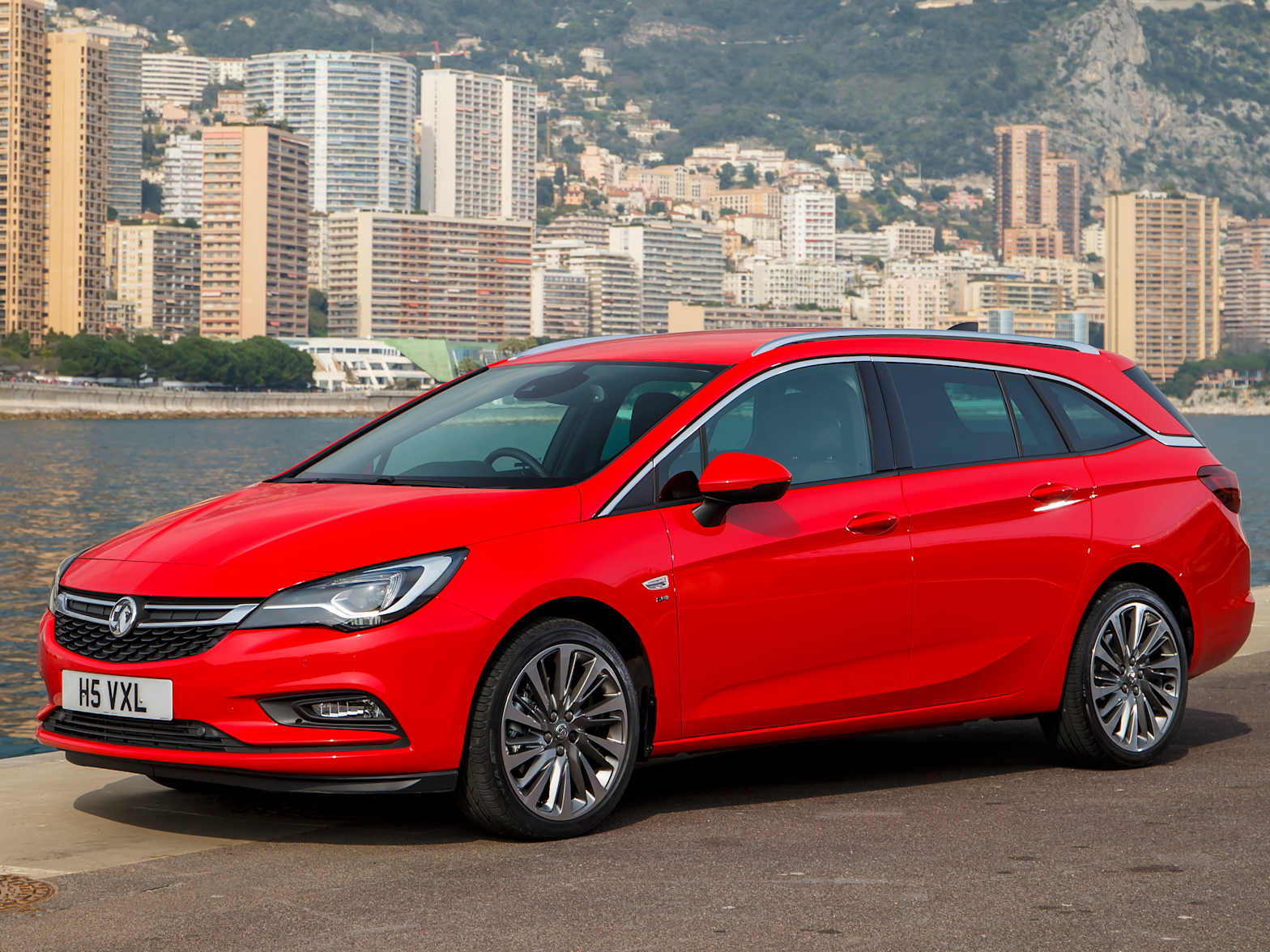 Vauxhall Storage Solutions Offer Bags Of Space For Your Summer Getaways Smiths Vauxhall
