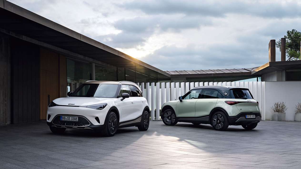 smart #1 : finition Launch Edition trois quart avant et finition Premium trois quart arrière