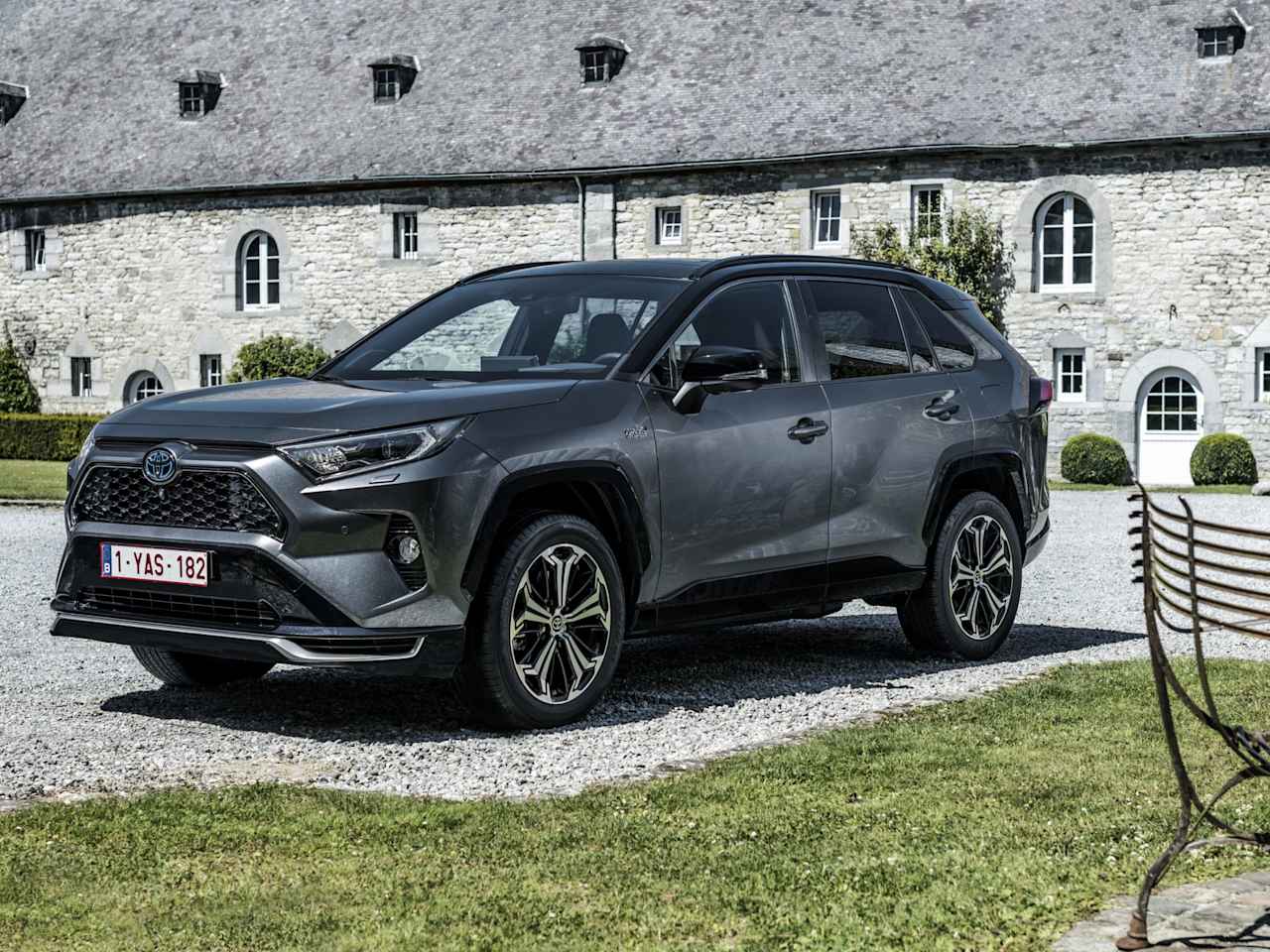TOYOTA RAV4 PLUG-IN: UNPRECEDENTED POWER AND EFFICIENCY