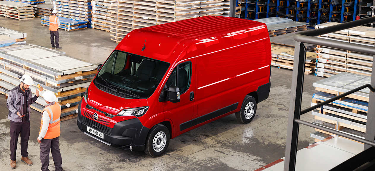 Citroën Jumper 2024 dans un entrepôt