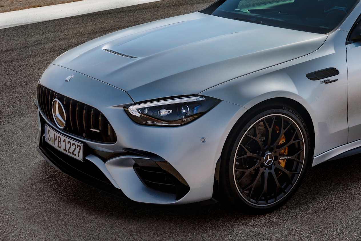 Mercedes-AMG C 63 SE berline : capot et phare avant