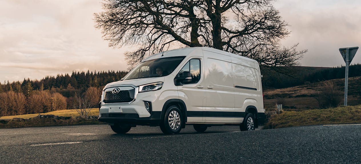 White Maxus DELIVER 9