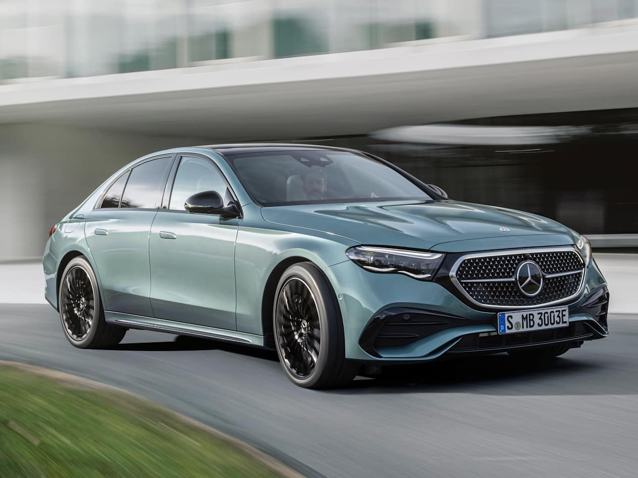 Mercedes Classe E 2023 vue coin droit