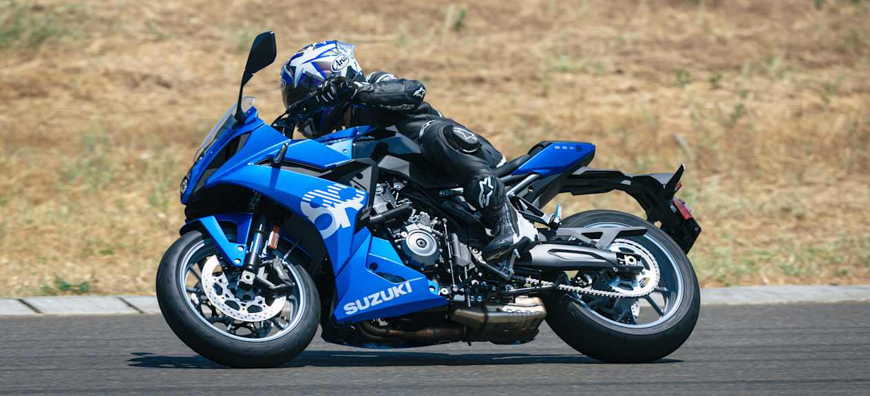 Suzuki GSX-8R inclinée