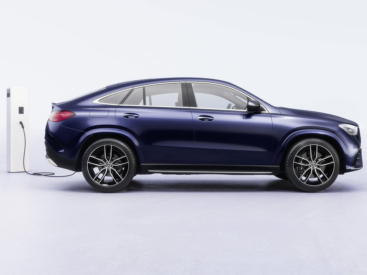 Mercedes GLE Coupé 2023 : vue profil droit en charge