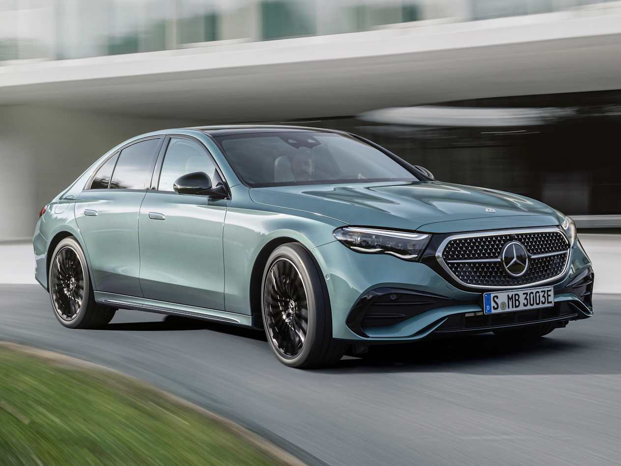 Mercedes Classe E 2023 vue coin droit