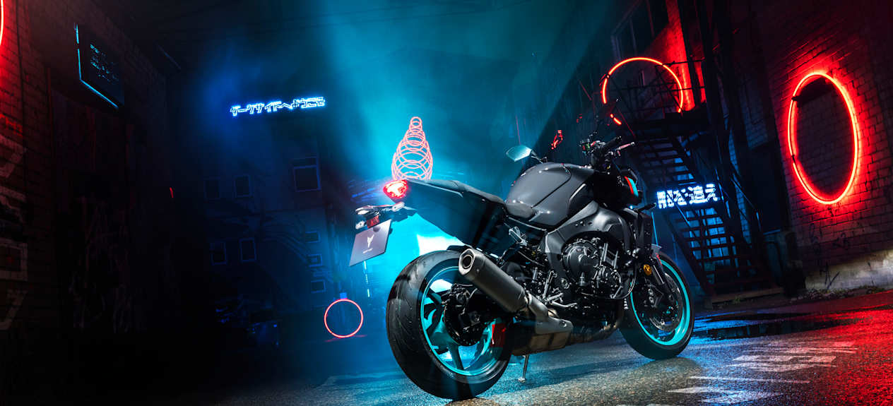 Yamaha MT-10 2023 Cyan Storm : trois quarts arrière droit statique