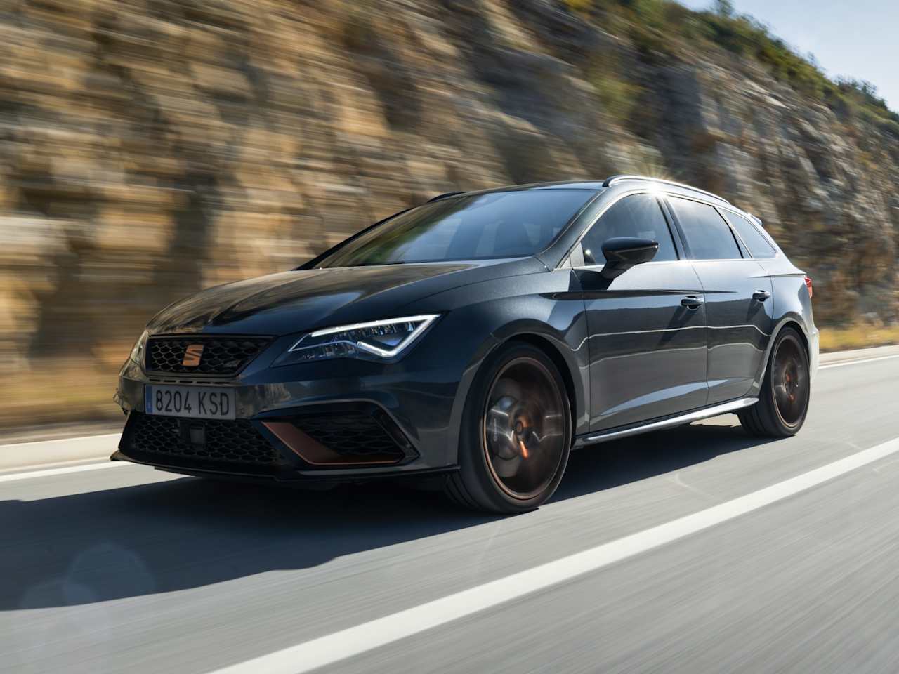 SEAT reveals limited-edition Leon Cupra R ST estate
