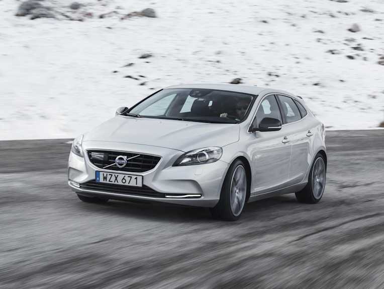 2017 Volvo V40 Hatches A Fresher Take On The Small Wagon Autoblog