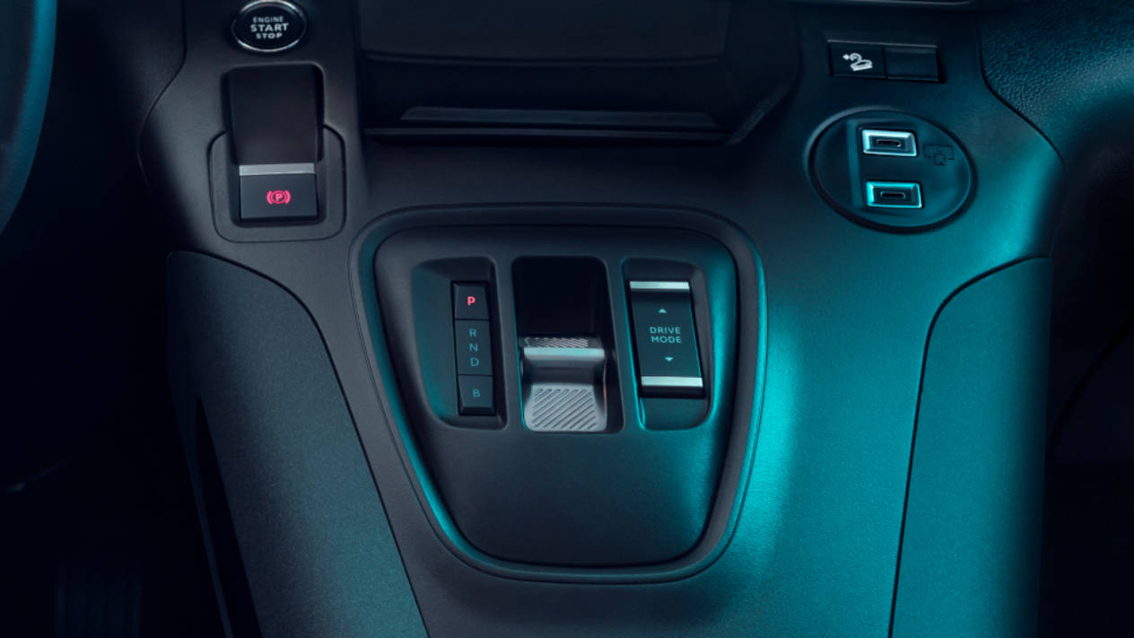 Peugeot Rifter 2024 : intérieur poste de conduite