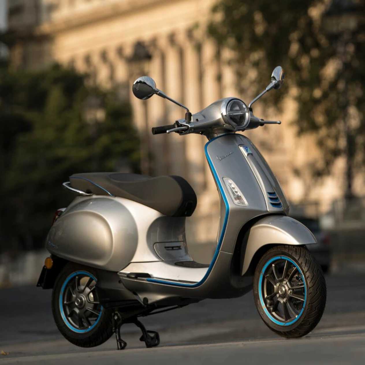 Vespa Elettrica : Trois quart avant en ville