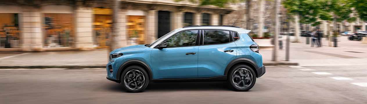 Citroën C3 2024 bleue : profil gauche en ville